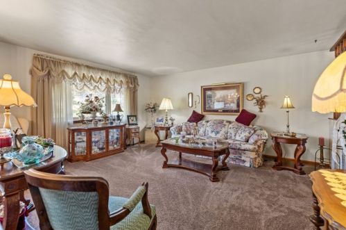 1548 Berryman Ave, Library, PA 15129-9718