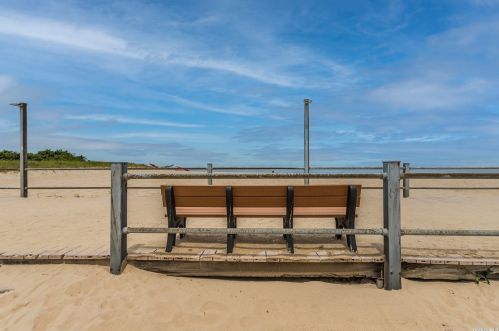 16 Martin Pl, Northport NY  11768-1224 exterior