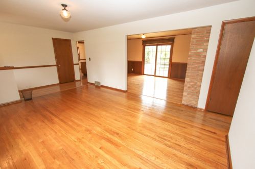 3240 Willow Rd, Waukesha, WI 53146-2737