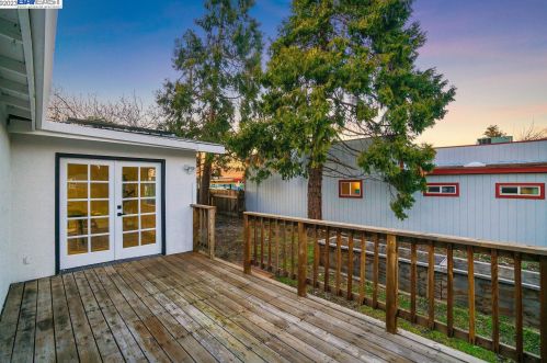 2954 Clearland Cir, West Pittsburg CA  94565-3243 exterior