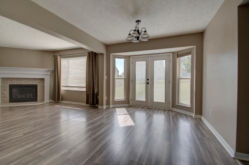 1733 Greatwood Dr, Florence KY  41042-8121 exterior