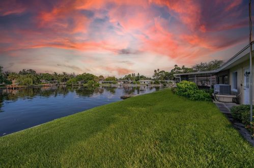 4727 Dover St, Saint Petersburg, FL 33703-4125