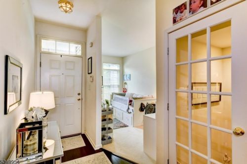 23 Chamberlin Way, Martinsville, NJ 08836-2259