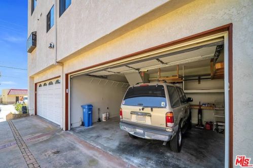 223 Prospect Ave, Redondo Beach CA  90277-3583 exterior