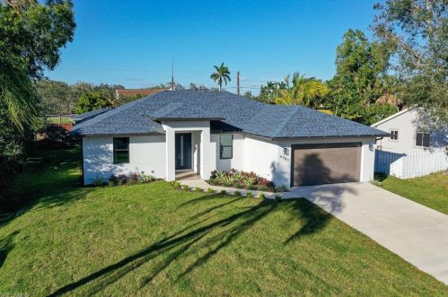 4981 24th Ave, Naples, FL 34116-6936