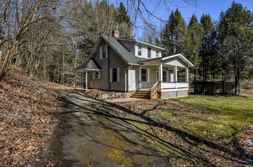 415 Oakford Park Rd, Jeannette, PA 15644-9546