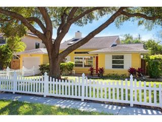 1920 Wisteria St, Sarasota, FL 34239-3828