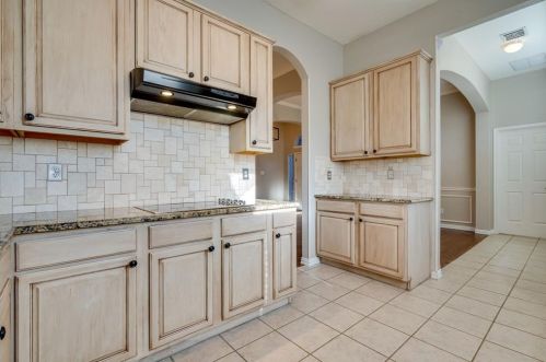 713 Sierra Ln, Lewisville TX  75028-7186 exterior