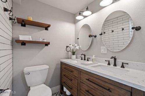 2005 Hull Ct, Simi Valley CA 93063-3701 exterior