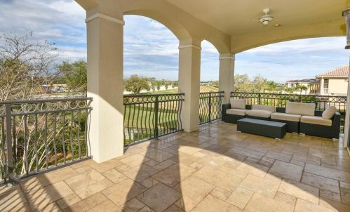 304 Muirfield Loop, Kissimmee FL 34747-6413 exterior