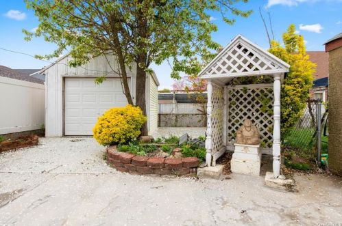 221-13 91st Rd, Jamaica NY  11421-2723 exterior