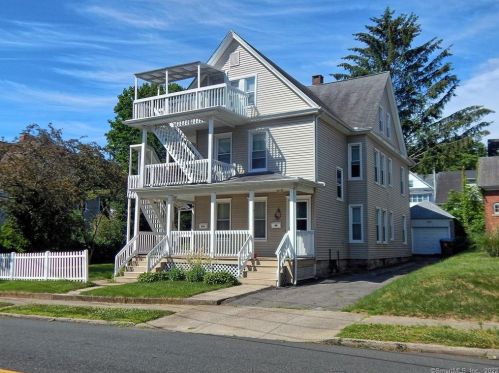 38 Oak Ave, Huntington CT  06484-3028 exterior