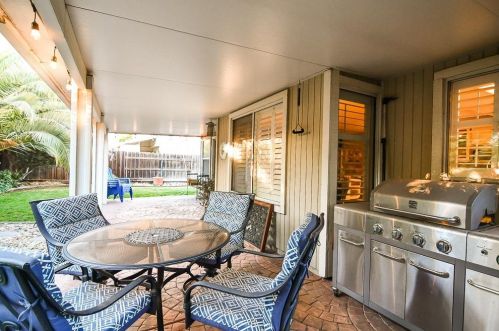 1137 Hidden Mdw Pl, Manteca CA  95337-6764 exterior