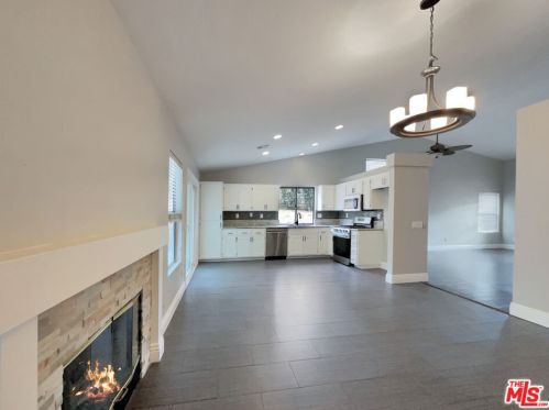 27769 Kristin Ln, Santa Clarita CA  91350-4325 exterior