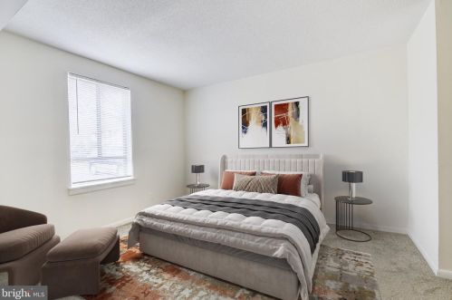 2241 Castle Rock Sq, Herndon VA  20191-2221 exterior