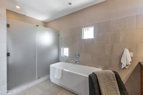 5576 12 St, Phoenix AZ 85086-4804 exterior