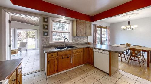 1618 Homberg Ln, Madison WI  53716-1928 exterior