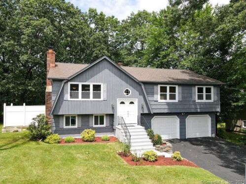 425 Holland Rd, Bridgeport CT  06610-1012 exterior