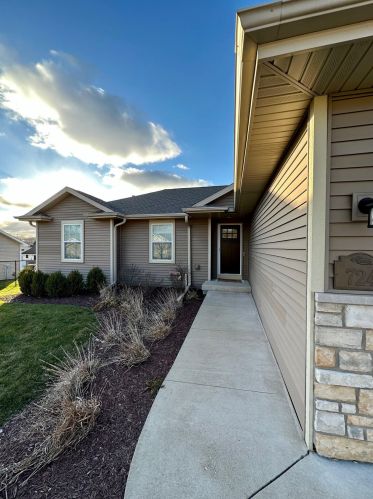 724 Joshua Ln, Lake Geneva WI  53147-4746 exterior