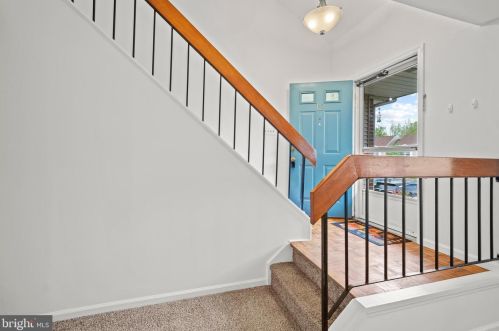 111 Teakwood Ct, Norristown, PA 19401-1637