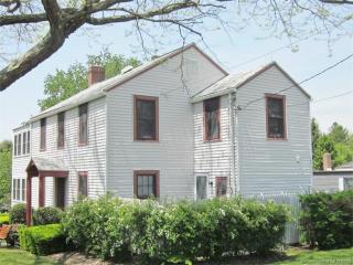 52 Hartford Ave, Madison, CT 06443-2774