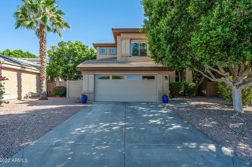 7050 Pontiac Dr, Glendale, AZ 85308-9455