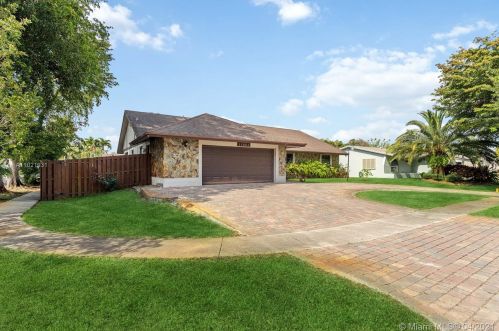 11801 14th Ct, Hollywood, FL 33026-2577