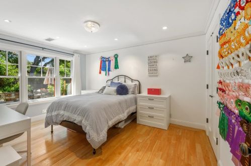 18 Ethel Ct, Redwood City CA  94061-2400 exterior