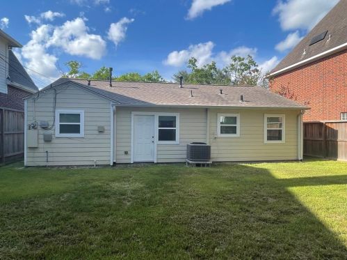 4403 Cynthia St, Bellaire, TX 77401-5636