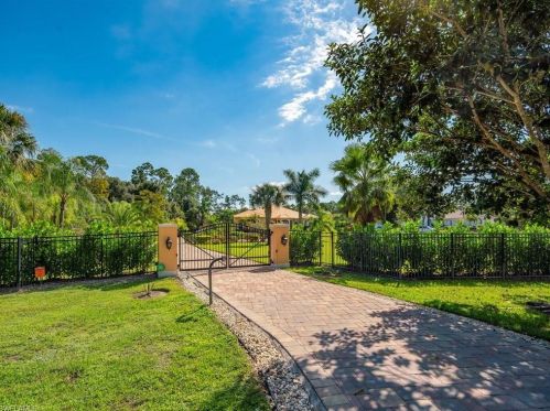 270 Logan Blvd, Naples FL 34116-3909 exterior