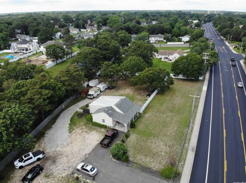 350 Hawkins Rd, South Setauket, NY 11720-1811
