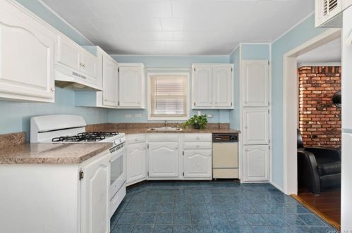 221-13 91st Rd, Jamaica NY  11421-2723 exterior