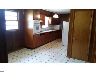 451 Eggerts Crossing Rd, Trenton NJ  08638-1803 exterior