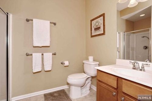 22 Aster Ln, Outwater NJ 07026-3563 exterior