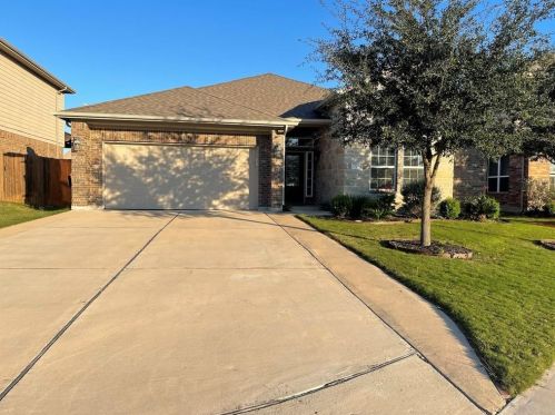 351 Orchard Hill Trl, Creedmoor, TX 78610