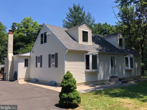 1630 Bonnie Brae Dr, Huntingdon Valley PA  19006-1304 exterior