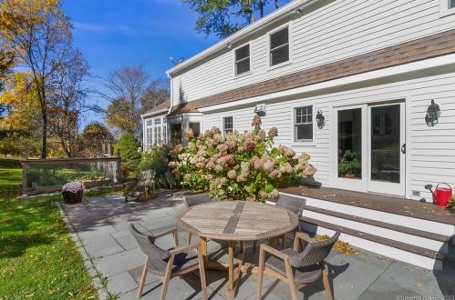 75 Chestnut Hill Rd, Ridgefield CT  06877-1202 exterior