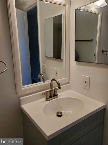 2222 Monaghan Dr, Herndon, VA 20170-4331