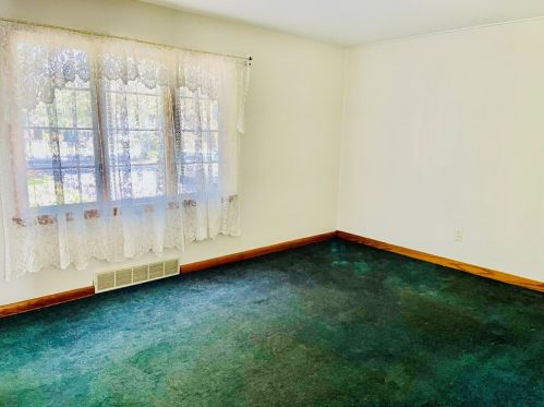 3587 Mitchell Rd, New Castle, PA 16105-5731