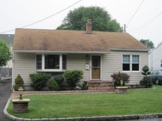 338 Jervis Ave, Copiague, NY 11726-5027