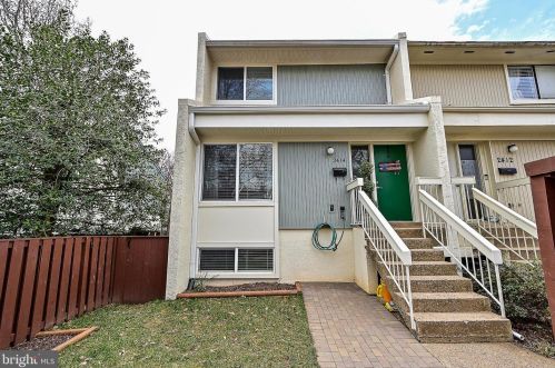 2414 Southgate Sq, Herndon, VA 20191-1239