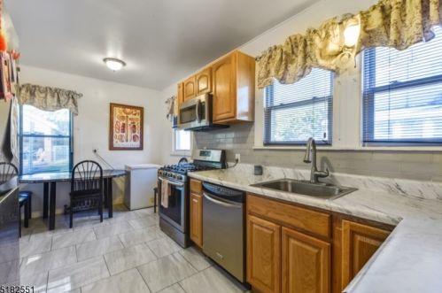 25 Westcott St, East Orange NJ  07017-3209 exterior