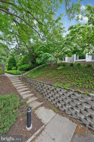 272 Chelsea Cir, Newtown Square, PA 19073-2104