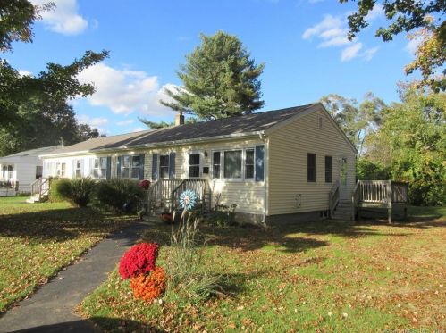 24 Zion Ct, Groton, CT 06340-4721
