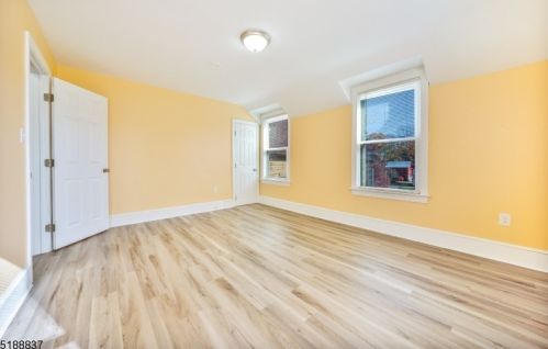 320 Knowlton St, Belvidere NJ  07823-1824 exterior