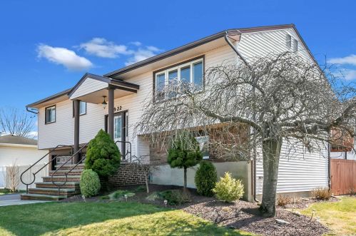 2922 Seaford Ct, North Wantagh, NY 11793-4604