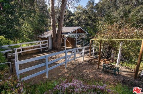 21658 Encina Rd, Topanga CA  90290-3524 exterior