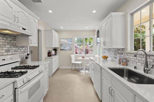 1657 Edgewood Dr, Palo Alto CA  94303-2821 exterior
