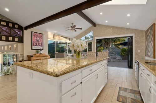 5394 Bloch St, San Diego CA 92122-4015 exterior