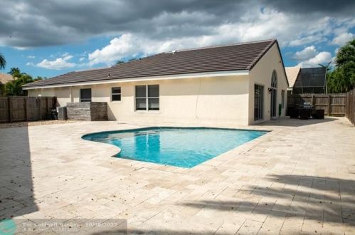 1903 180 Ter, Hollywood FL 33029-5173 exterior